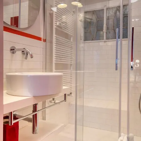 Guesthost - Dimora Claudia Luxury Affittacamere 4*