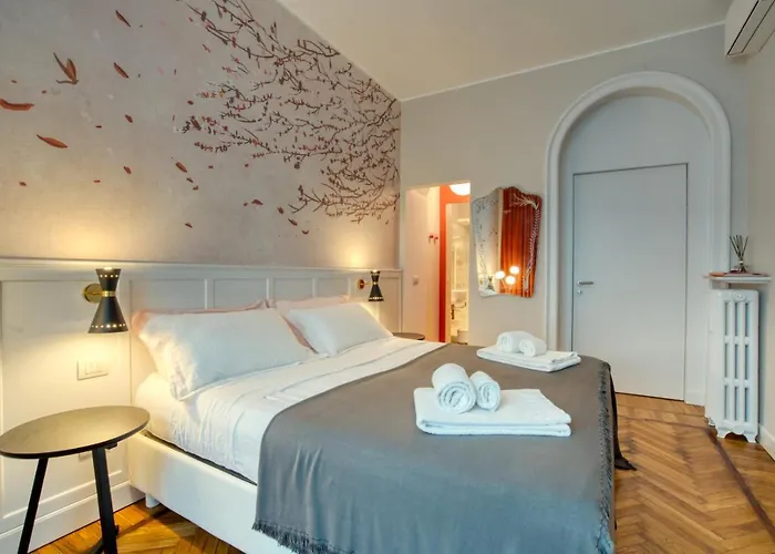 Guesthost - Dimora Claudia Luxury Milán